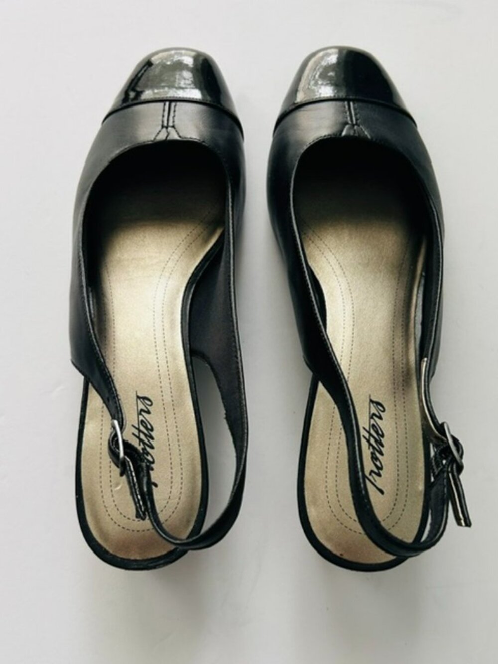 NWT Trotters Dea Slingback Black Leather Pumps, Size 8M